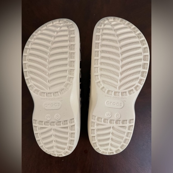 Women’s Size 8 Leopard Print CROCS - Picture 3 of 14